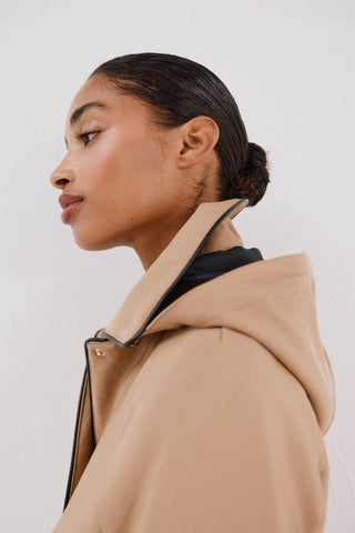 Gabardina Larga con Capucha Desmontable