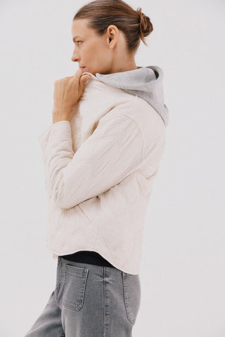 Chaqueta Corta con Capucha Desmontable