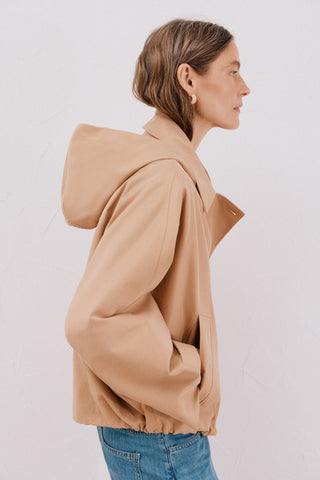 Gabardina Corta con Cuello Solapa