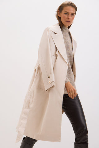 Gabardina Larga con Bolsillos