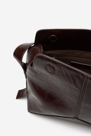 Bolso de Hombro con Detalles Metálicos