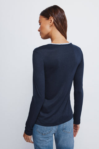 Camiseta Manga Larga con Detalle Cuello