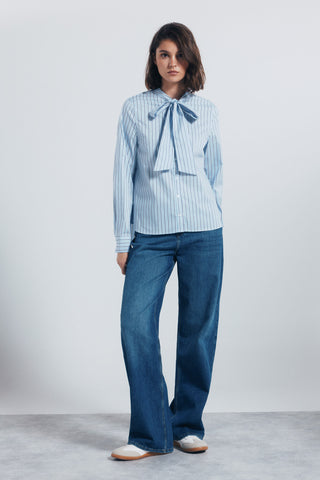 Camisa con Detalle Lazo Estampado Rayas