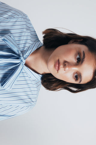 Camisa con Detalle Lazo Estampado Rayas