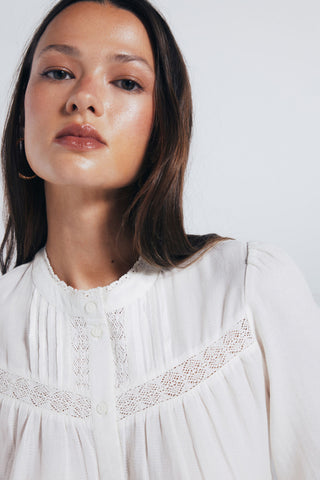 Blusa Manga Larga con Detalle Encaje