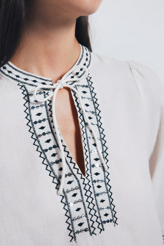 Blusa Manga Corta con Detalle Bordado