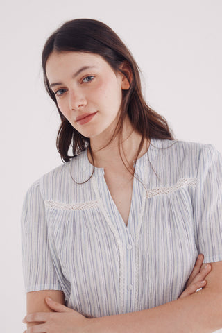 Camisa Manga Corta con Detalle de Encaje.