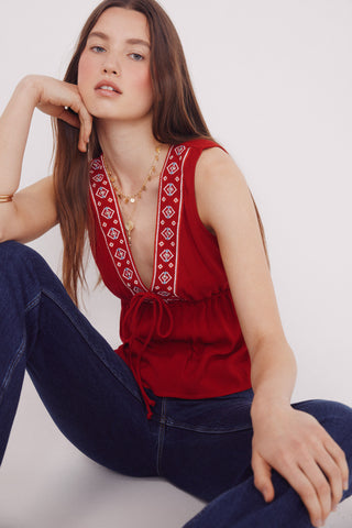 Blusa sin Mangas con Detalle Bordado