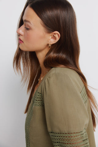 Camisa Manga Corta con Detalle Botones