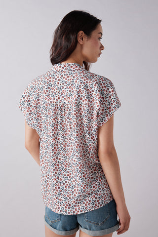 Blusa Cuello V con Estampado