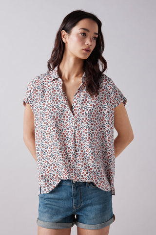 Blusa Cuello V con Estampado