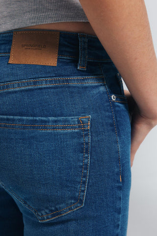 Jeans Rectos Talle Medio con Bolsillos