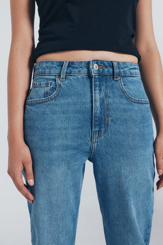 Jeans Recto Talle Medio con Bolsillos