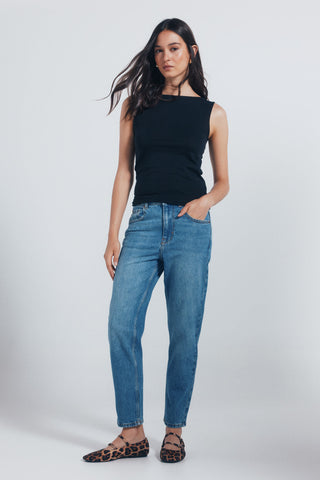 Jeans Recto Talle Medio con Bolsillos