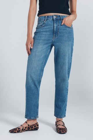 Jeans Recto Talle Medio con Bolsillos