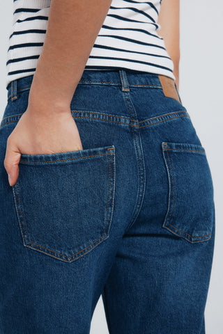 Jeans Recto Talle Medio con Bolsillos