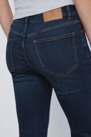 Jeans Flare Talle Medio con Bolsillos