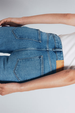 Jeans Rectos Talle Alto Detalle Tachuelas