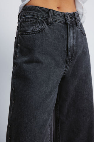Jeans Wide Leg con Detalle Tachuelas