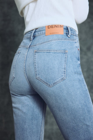 Jeans Talle Alto con Bolsillos