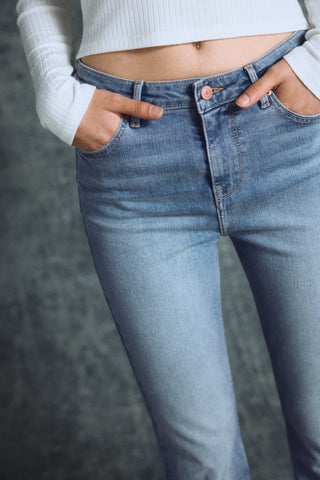 Jeans Talle Alto con Bolsillos