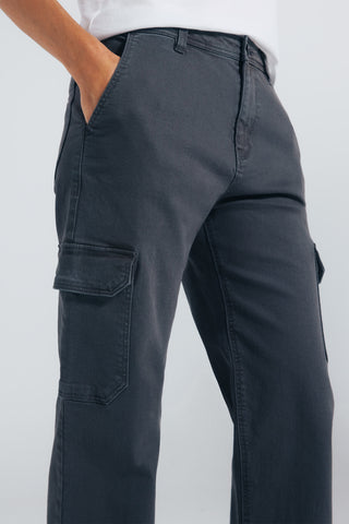 Pantalón Cargo Talle Medio con Bolsillos