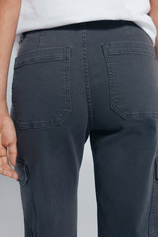 Pantalón Cargo Talle Medio con Bolsillos