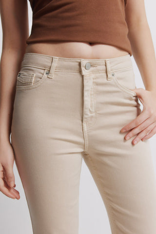 Jeans Flare Talle Medio con Bolsillos