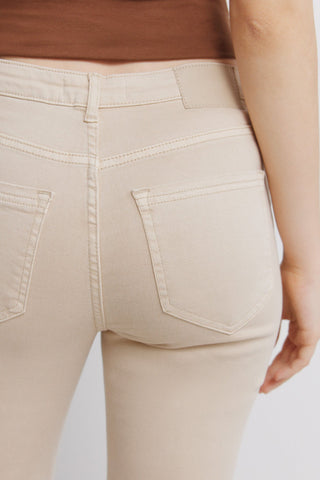 Jeans Flare Talle Medio con Bolsillos