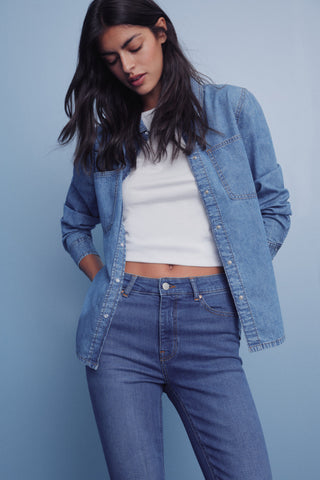 Jeans Crop Slim Fit con Bolsillos