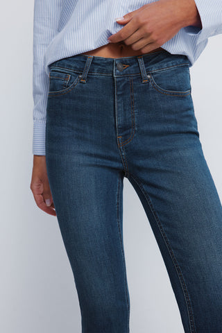 Jeans Crop Slim Fit con Bolsillos