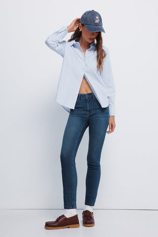 Jeans Crop Slim Fit con Bolsillos