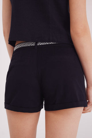 Short Talle Medio con Cinturón