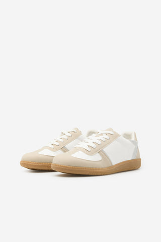 Tenis Planas con Detalle Metálico