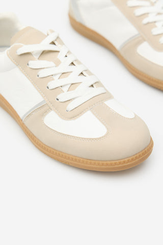 Tenis Planas con Detalle Metálico
