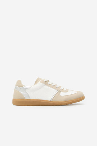 Tenis Planas con Detalle Metálico