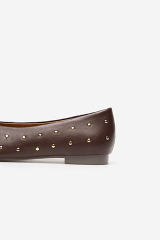 Bailarina de Punta con Detalle Tachuelas