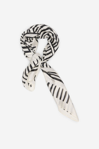 Pañuelo Satinado con Estampado Geométrico