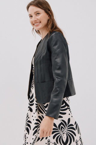 Chaqueta Corta con Bolsillos de Piel