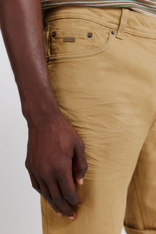 Short Slim Fit con Detalle Dobladillo