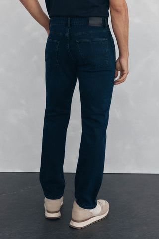 Jeans Regular Fit con Bolsillos
