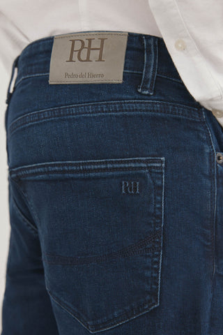 Jeans Regular Fit con Bolsillos