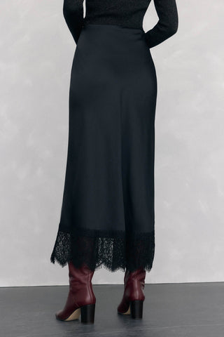 Enagua Larga con Detalle de Encaje