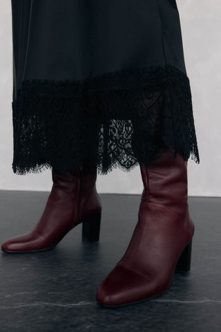 Enagua Larga con Detalle de Encaje