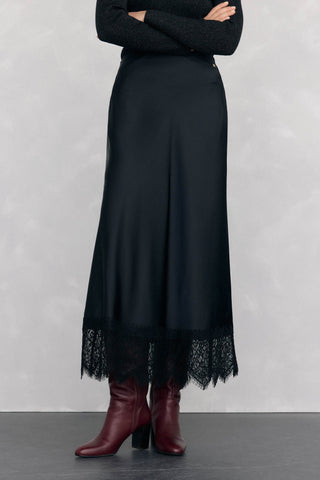 Enagua Larga con Detalle de Encaje