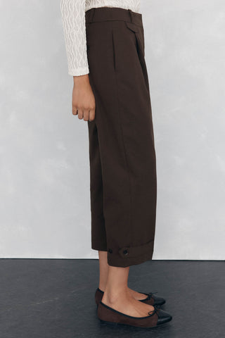 Pantalón Talle Medio con Pinzas Delanteras