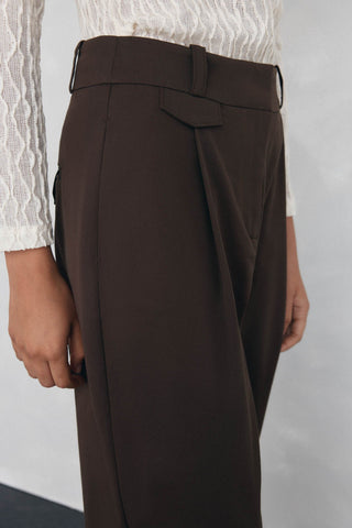 Pantalón Talle Medio con Pinzas Delanteras