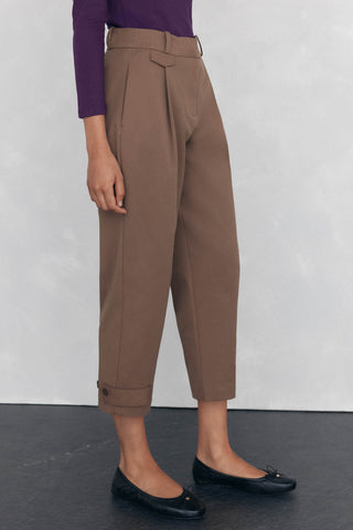 Pantalón Talle Medio con Pinzas Delanteras