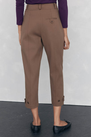 Pantalón Talle Medio con Pinzas Delanteras