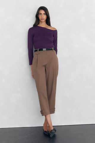 Pantalón Talle Medio con Pinzas Delanteras